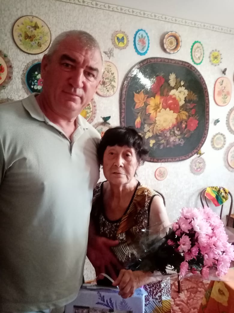 Поздравили с 80-летним юбилеем старейшего жителя с. Ракитное